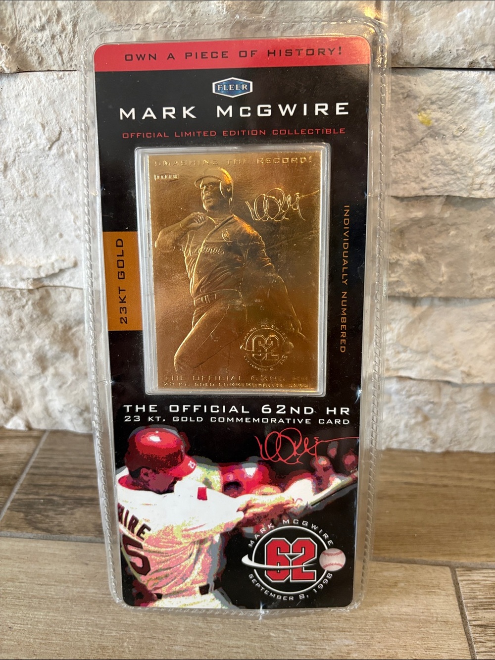 Mark McGwire 23KT Gold Commemorative Card - Gold